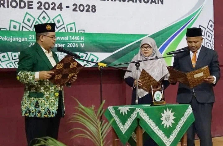 Ketua Majelis Dikdasmen PNF PWM Jateng Melantik Kepala Madrasah dan Mudir IMBS Miftahul Ulum Pekajangan