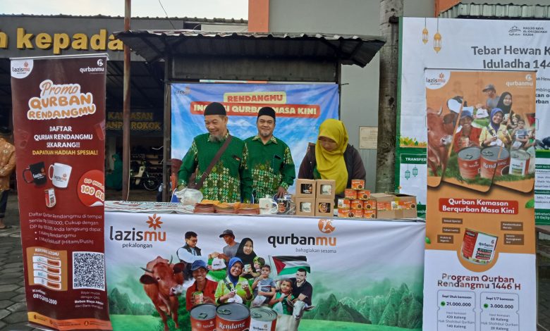 Manager Lazismu Kabupaten Pekalongan, Sutiknyo, STP, saat membuka stand Lazismu di pengajian Hari Bermuhammadiyah