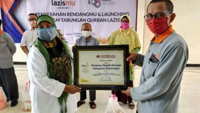 Pimpinan Daerah Aisyiyah Kabupaten Pekalongan mendapatkan apresiasi dari Lazismu dalam program qurban rendangmu saat covid-19