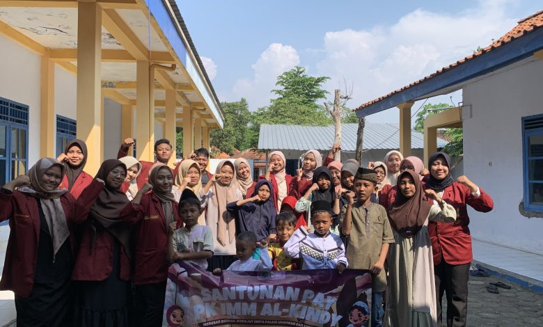 Ikatan Mahasiswa Muhammadiyah Al Kindy Fikes UMPP Gelar Santunan dan Kegiatan Lomba Ceria di PAY Aisyiyah Jatirejo, Ampelgading Pemalang