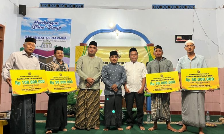 Masjid Baitul Makmur Tanjungsari Kajen Terima Dana Hibah Bupati Pekalongan
