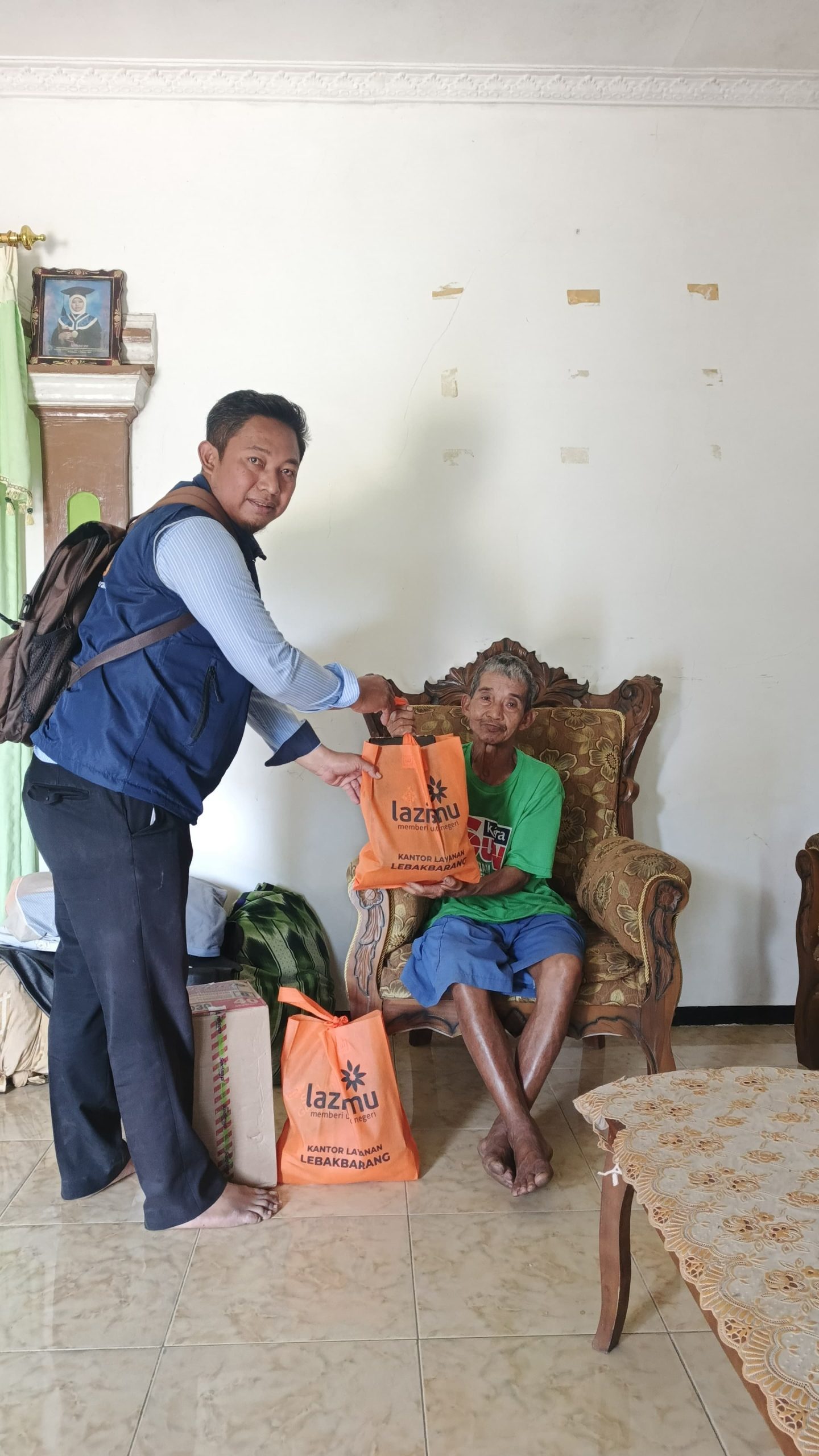 Lazismu dan BTM turun menyalurkan bantuan