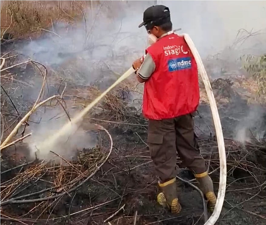 Penanganan kebakaran hutan oleh MDMC di Kalimantan