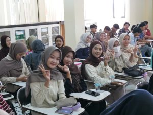 Kegiatan public lecture sangat penting bagi mahasiswa dalam menambah pengetahuan
