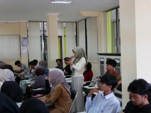 Mahasiswa aktif bertanya