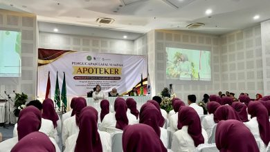 Prosesi Sumpah Profesi Apoteker di Wisuda UMPP